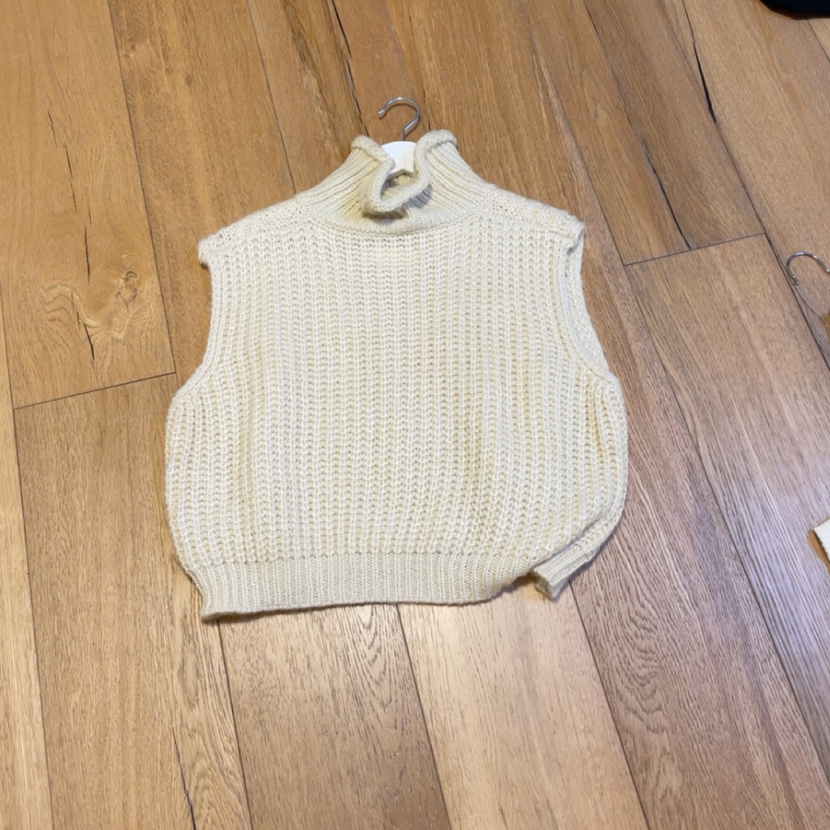 אפודת גולף מlook like נקנתה ב200 נמכרת ב100 לא נלבשה