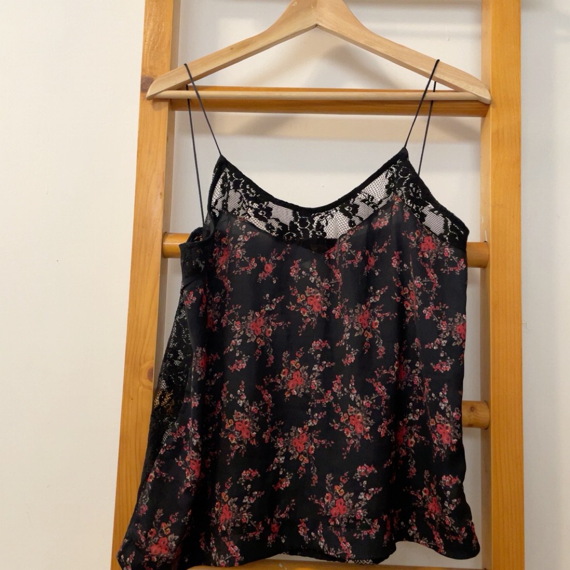 גופיה גב תחרה 