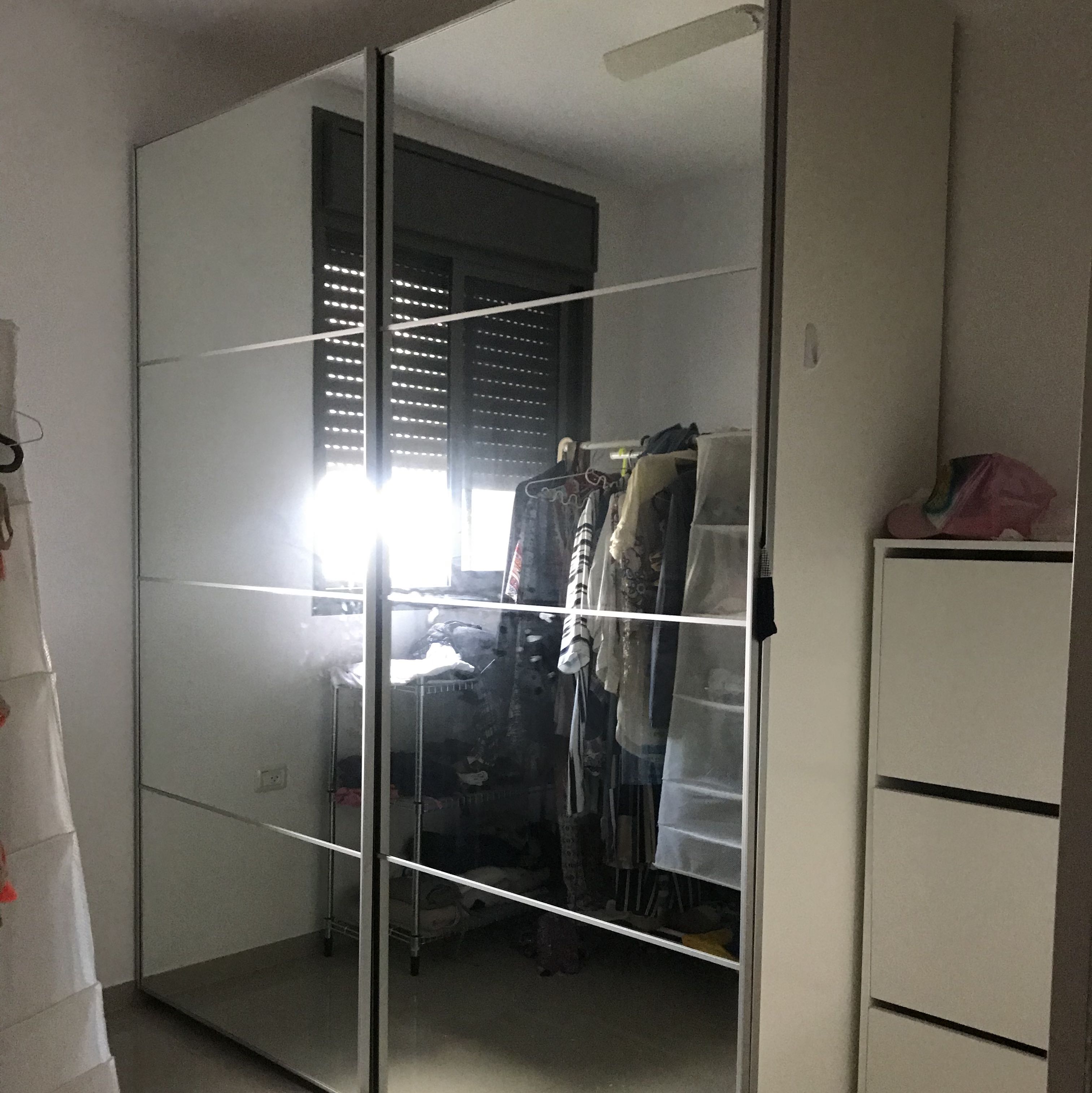 ארון הבגדים