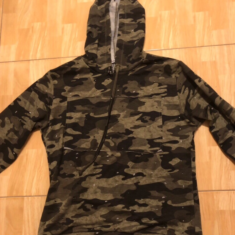 סווטשירט חורים בצבעים של צבא 