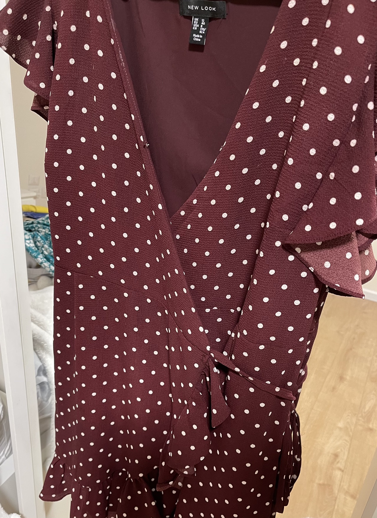 שמלת קשירה, בורדו עם נקודות