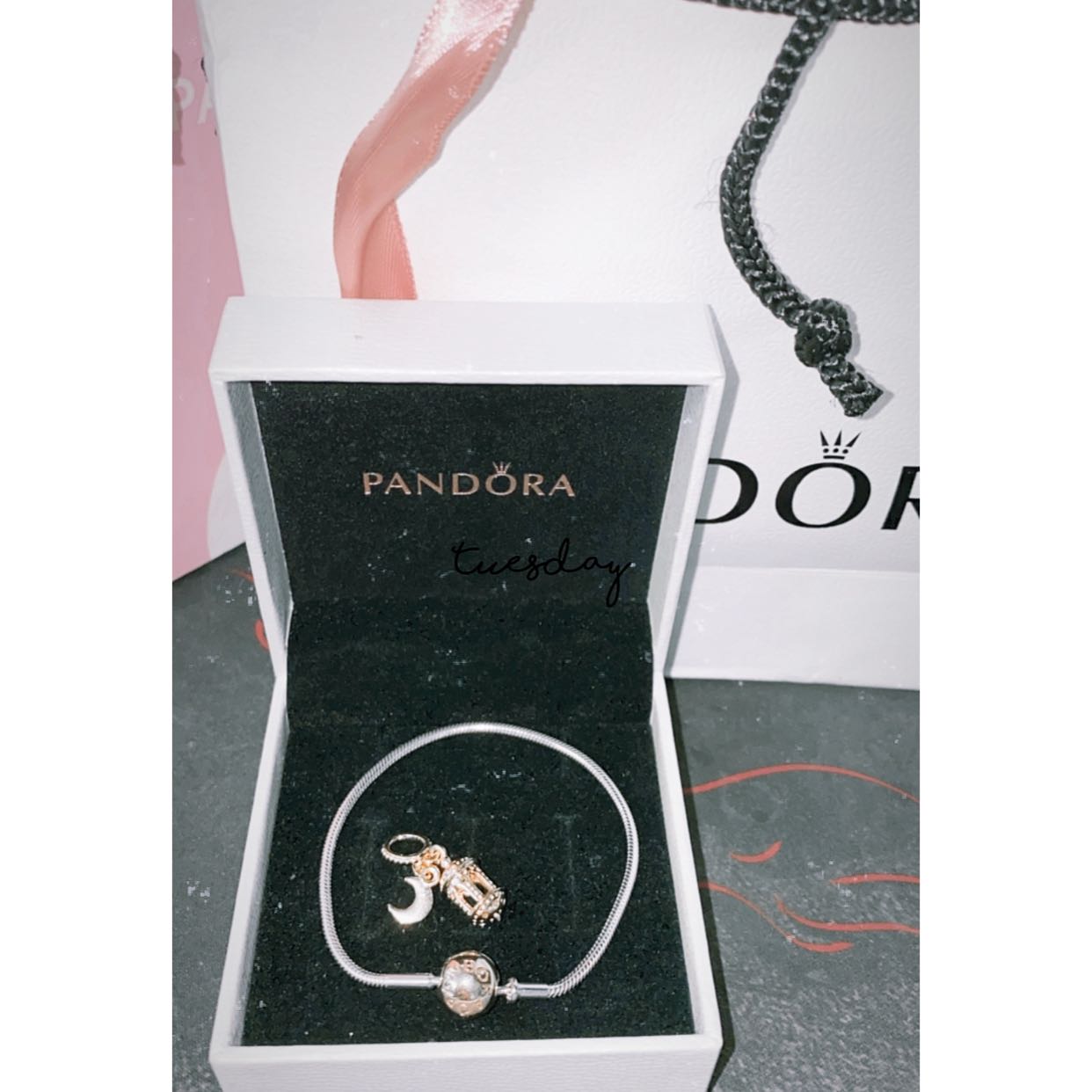 לכל אוהבות הבוהו סטייל צארמ בוהו ירח מוזהב מקורי מפנדורה 