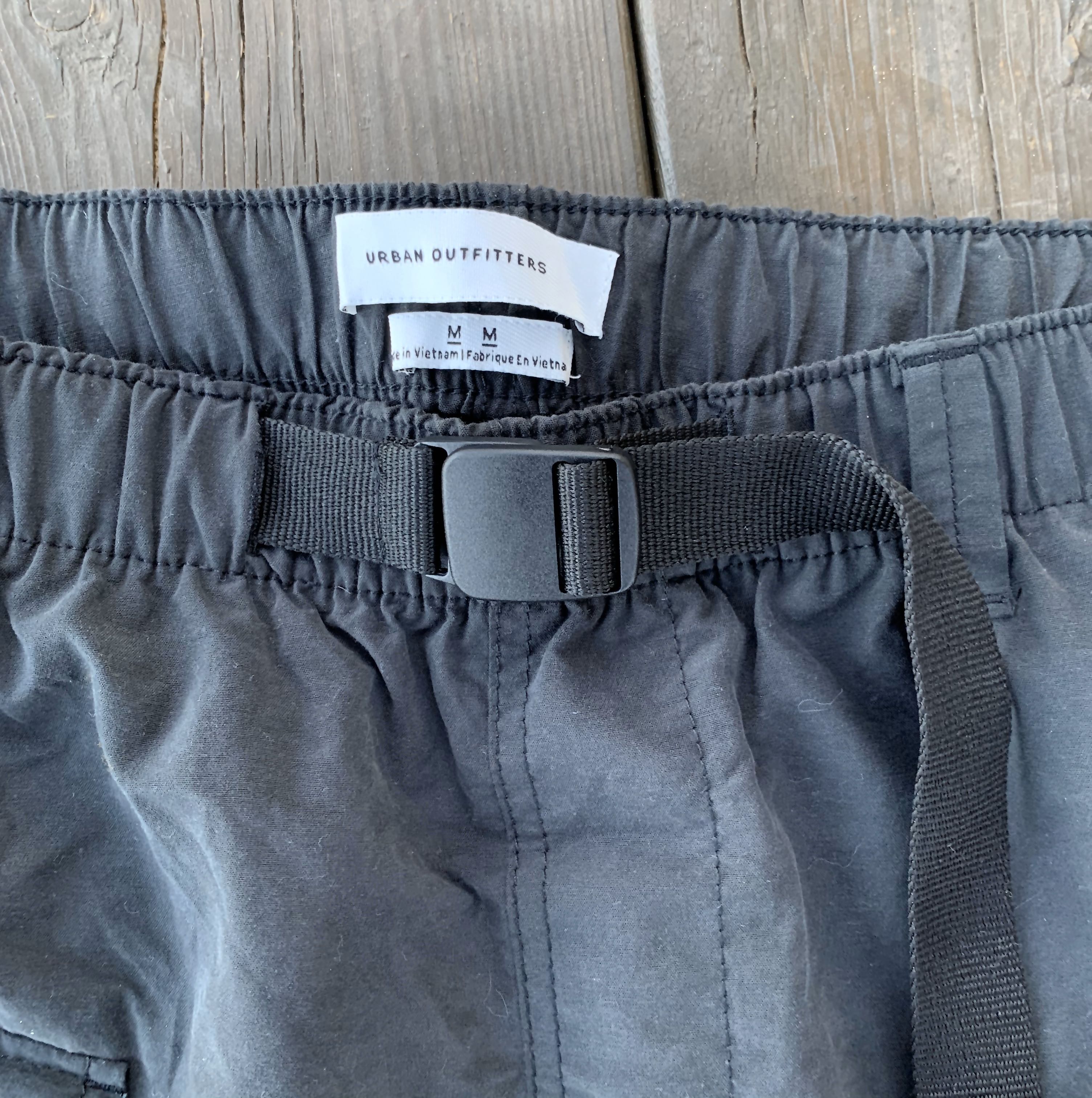 מכנס של urban outfitters 