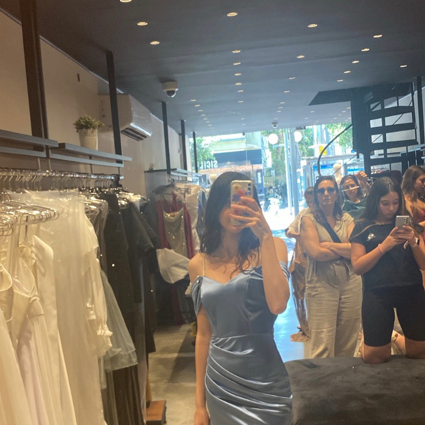 שמלת פרום שנקנתה מחנות April  