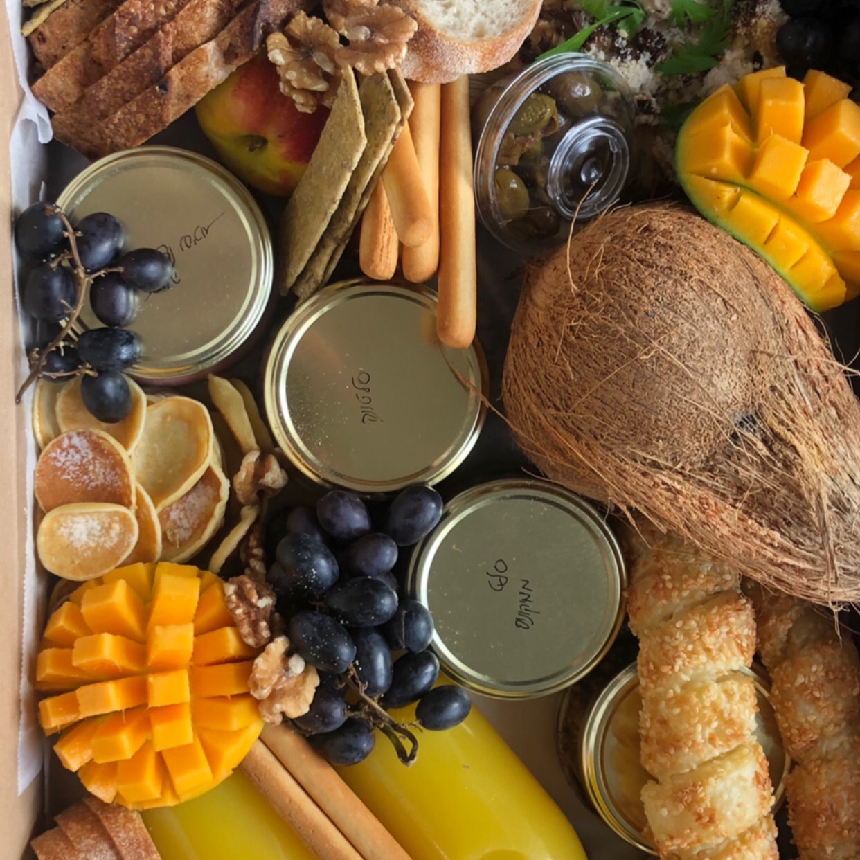 בראנץ׳ בוקס זוגי ומפנק לפי תפריט בחירה @magiraz באינסטגרם