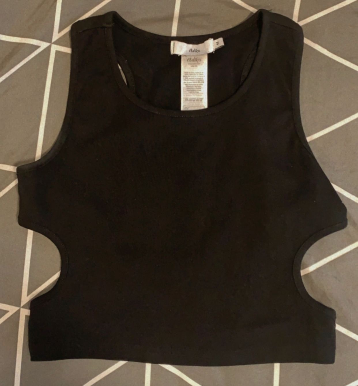 גופייה עדיקה מידה M מהממתתתת , לא נלבש