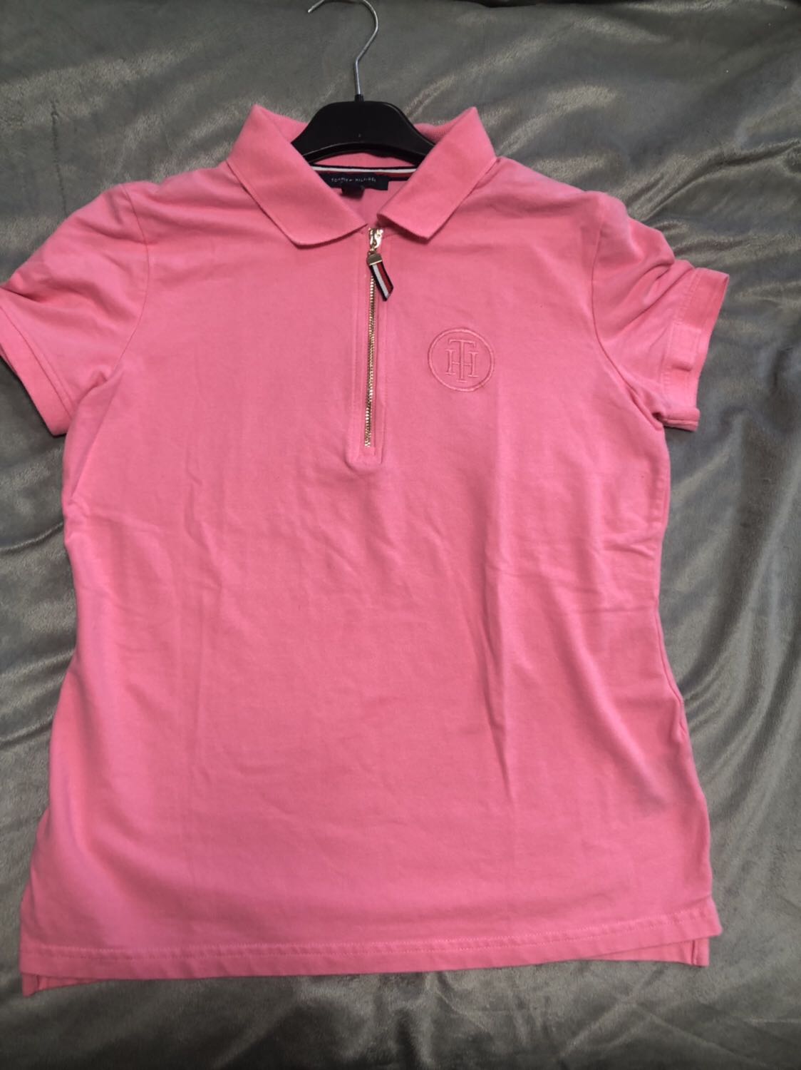 חולצת טומי הלפינגר לנשים