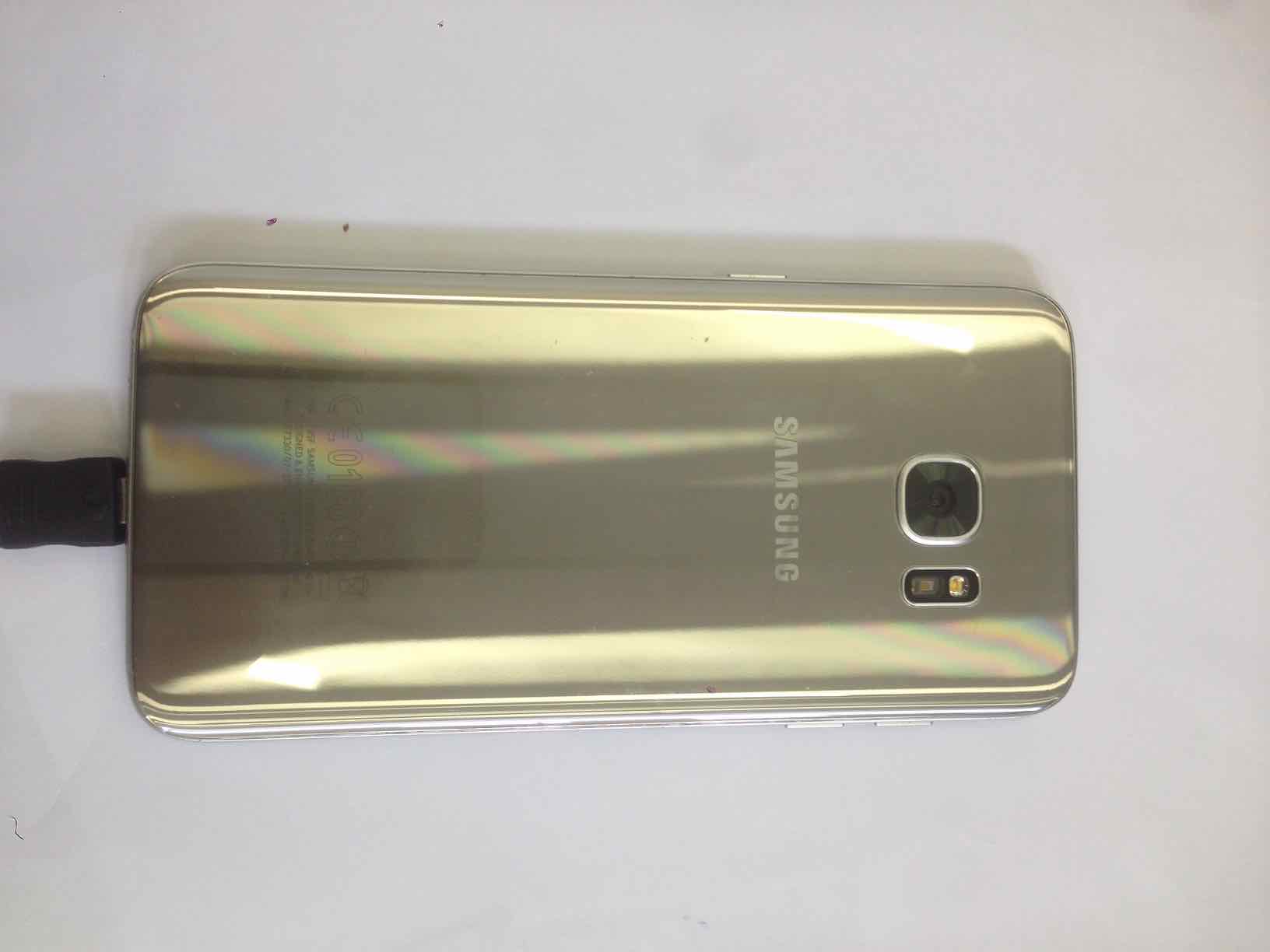 גלקסי 7 Edge דרוש תיקון  600₪ מצב חדש ללא שריטות