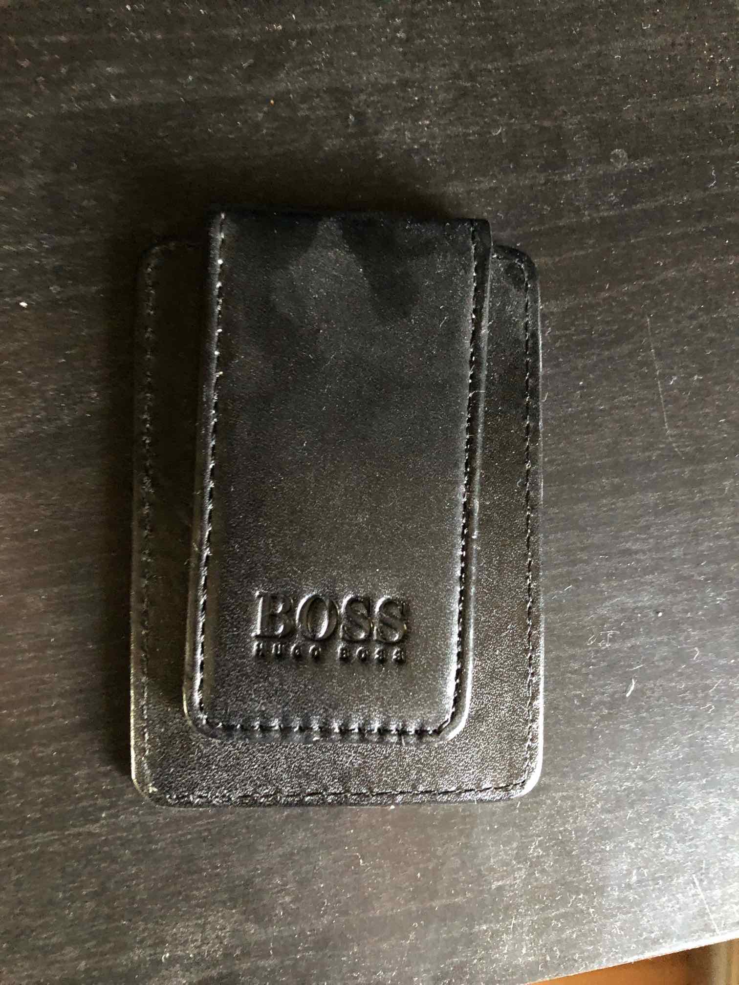 ארנק יוקרתי של חברת Hugo Boss