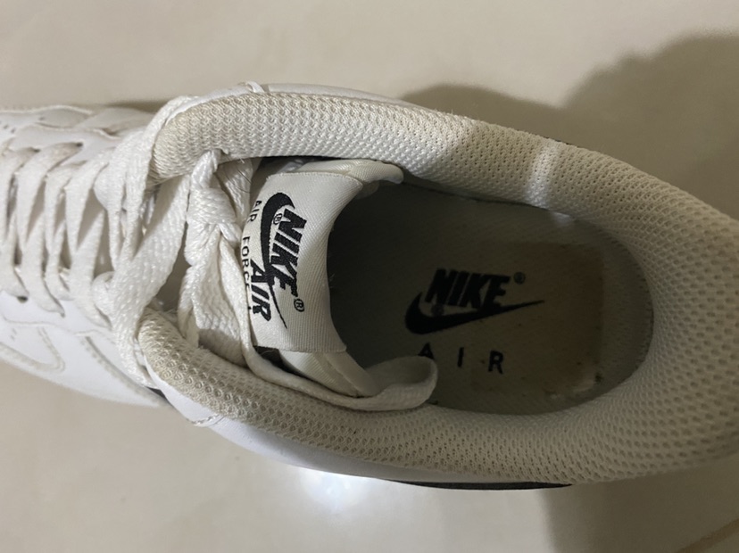 נעליי נייק מקוריות ניקנו בפוט לוקר מידה 40וחצי נלבשו פעמיים