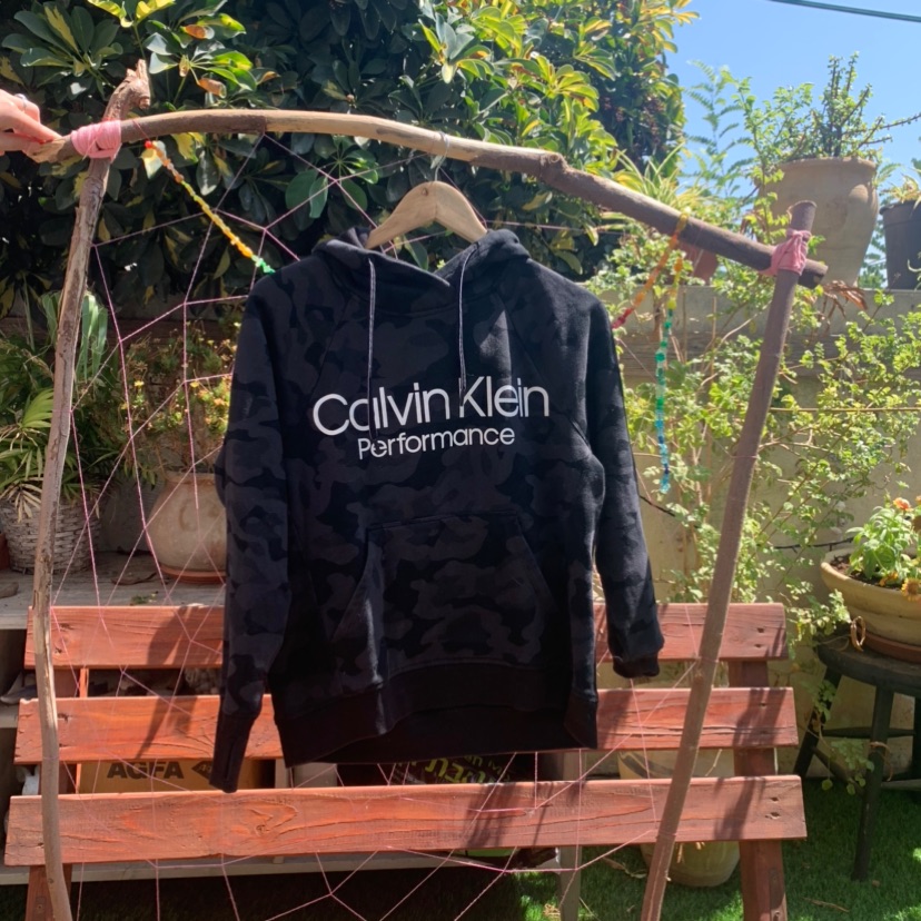 סווצרט מהמם של קלווין קליין