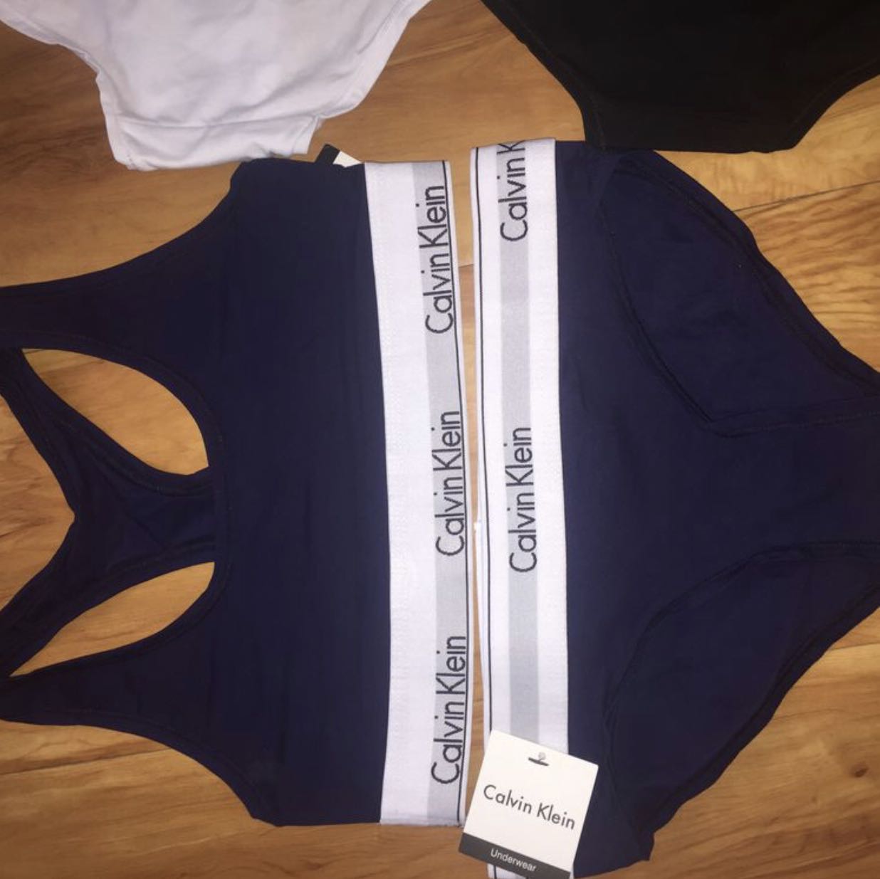 טופ ותחתון Calvin Klein מקורי במחיר מוש!!!