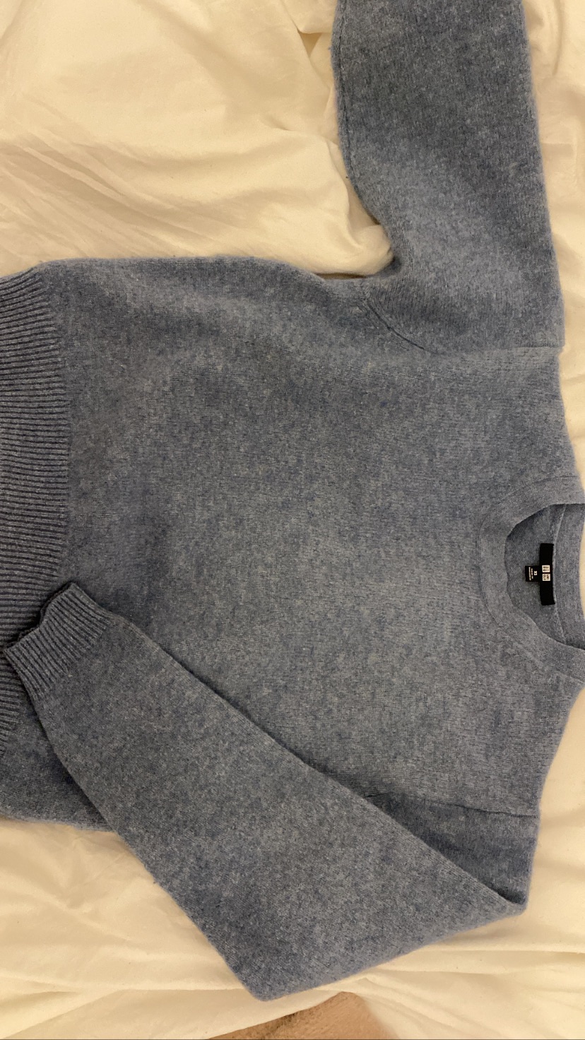 סוודר כחול חדש מ UNI QLO