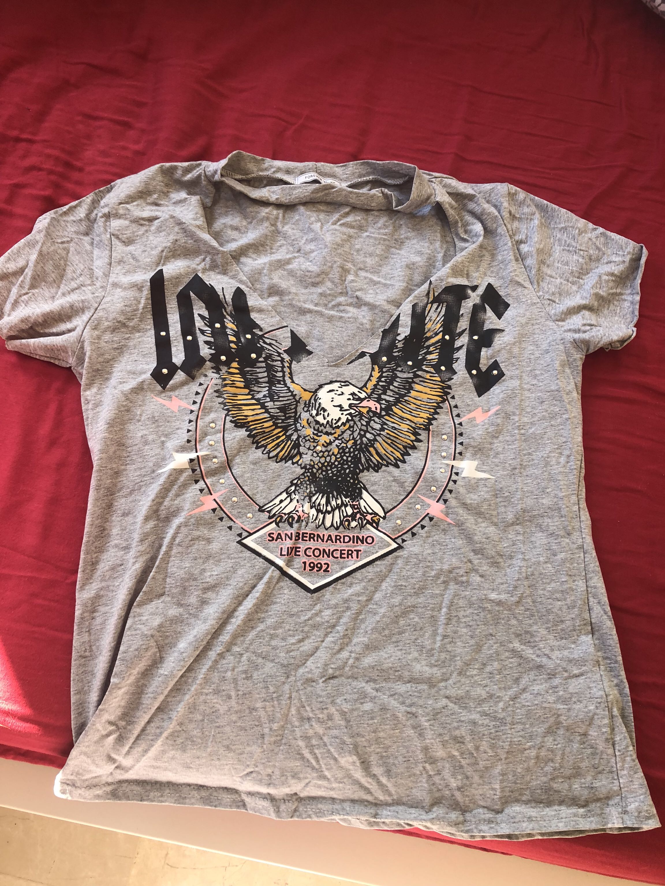 חולצת צ׳וקר אפורה