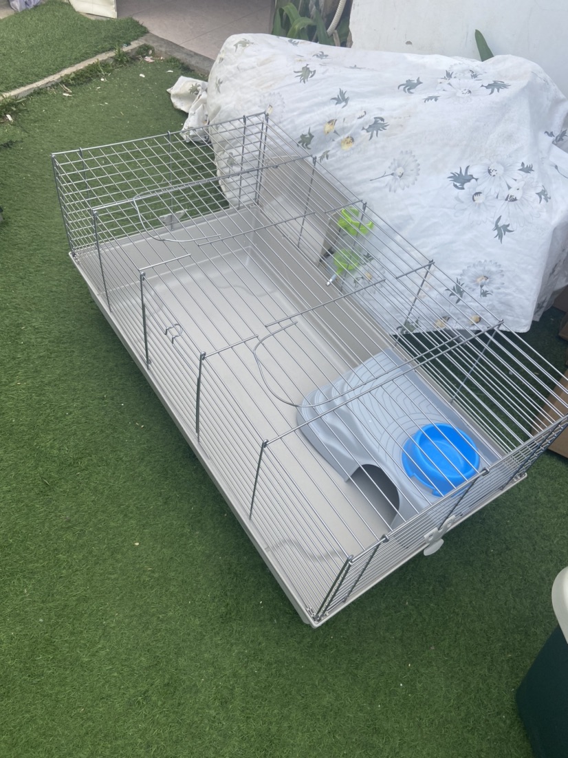 כלוב לארנבים מאובזר 