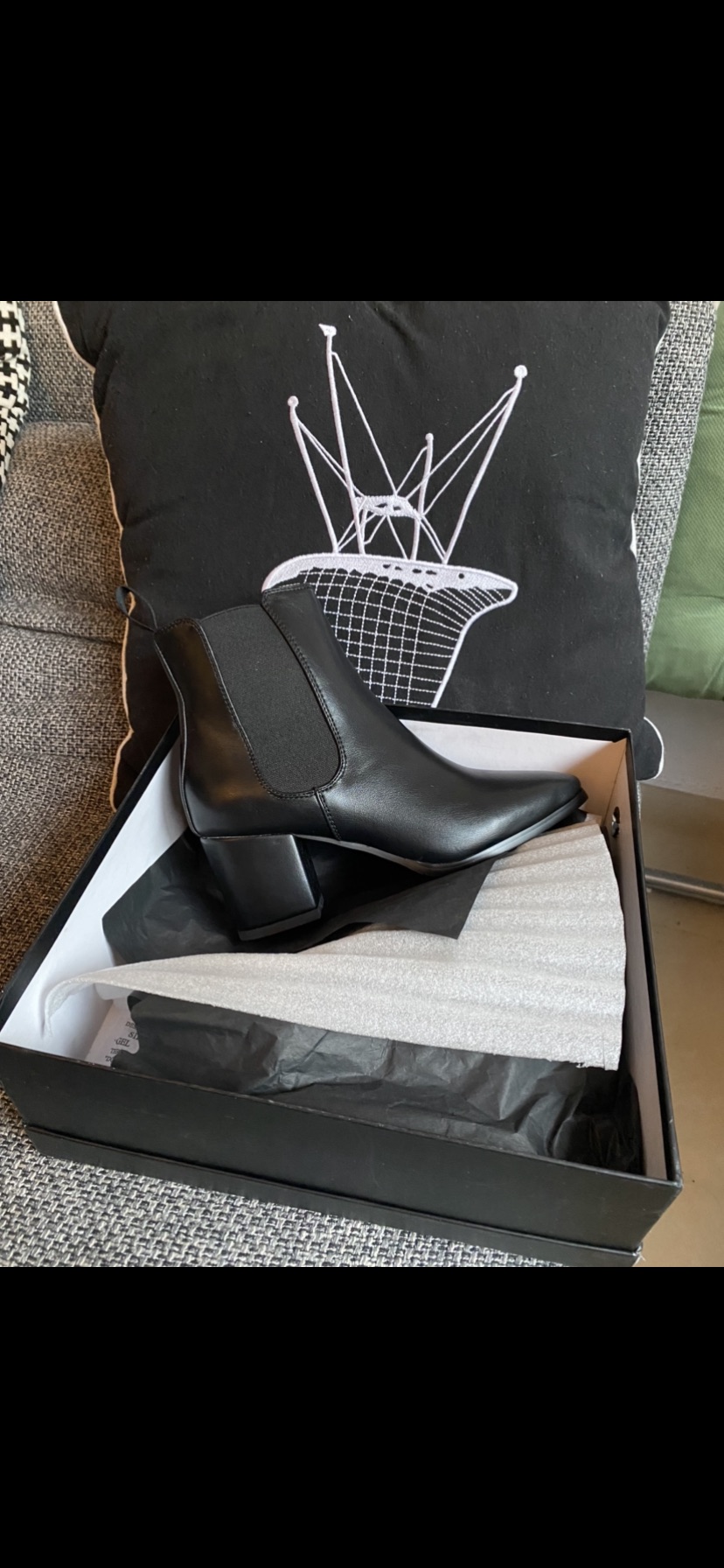 מגפיים מהממים שלא ננעלו, בקופסא
מידה 36 
הוזמן מdolls kill 