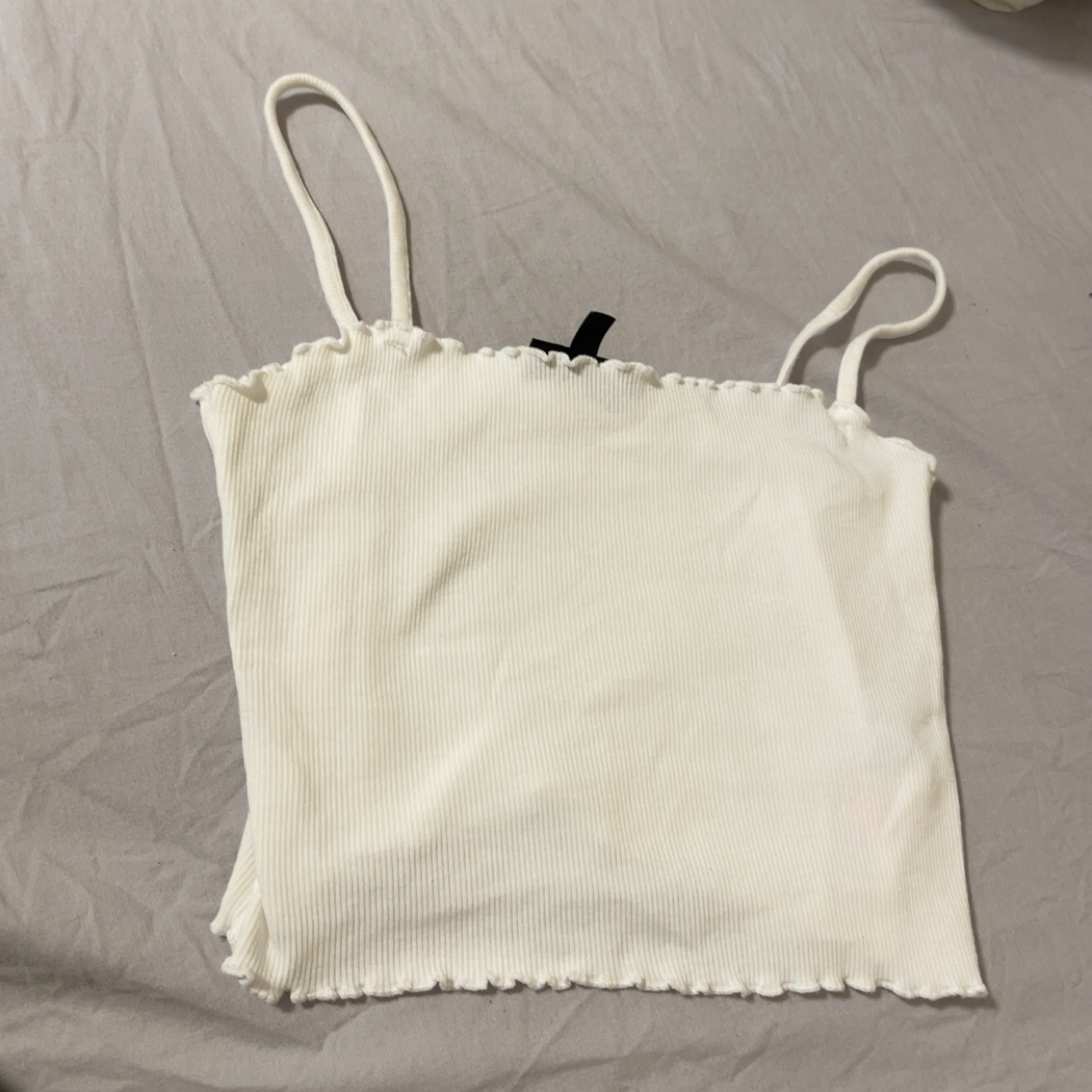 גופיה לבנה מטופשופ