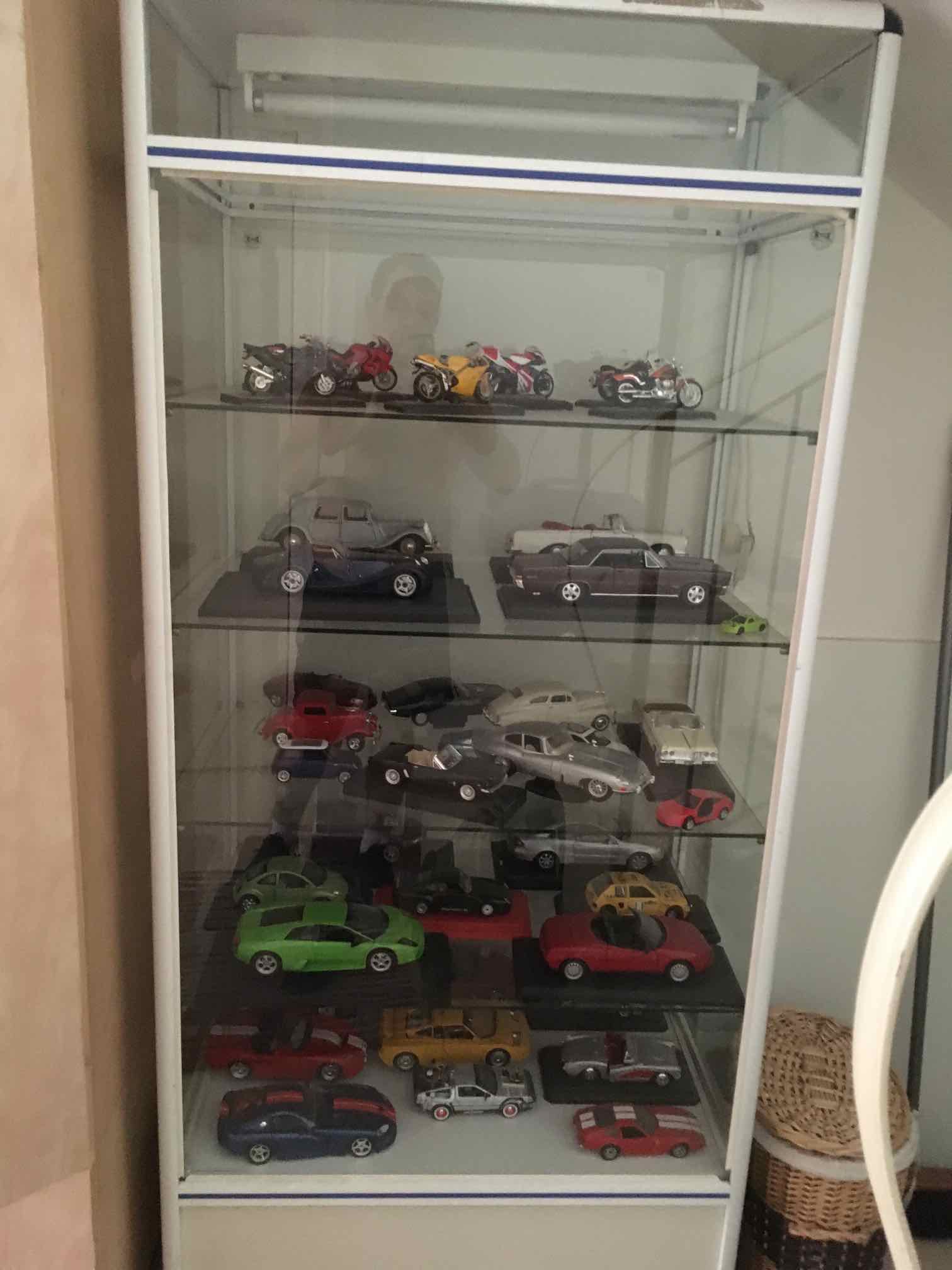 ארון זכוכית