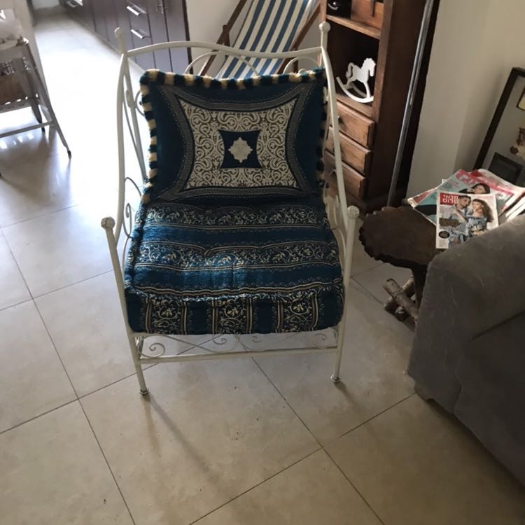כיסא בעיצוב מזרחי עבודת יד 