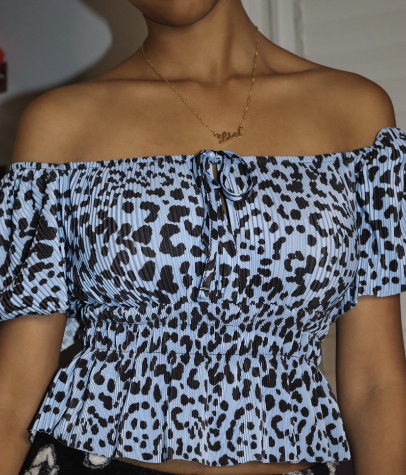 טופ אוף שולדרס מלמלה עם פתח קטן בחזה וקשירה 