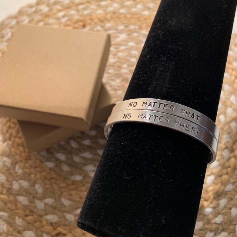 צמידים עם חריטה אישית בעבודת יד (: