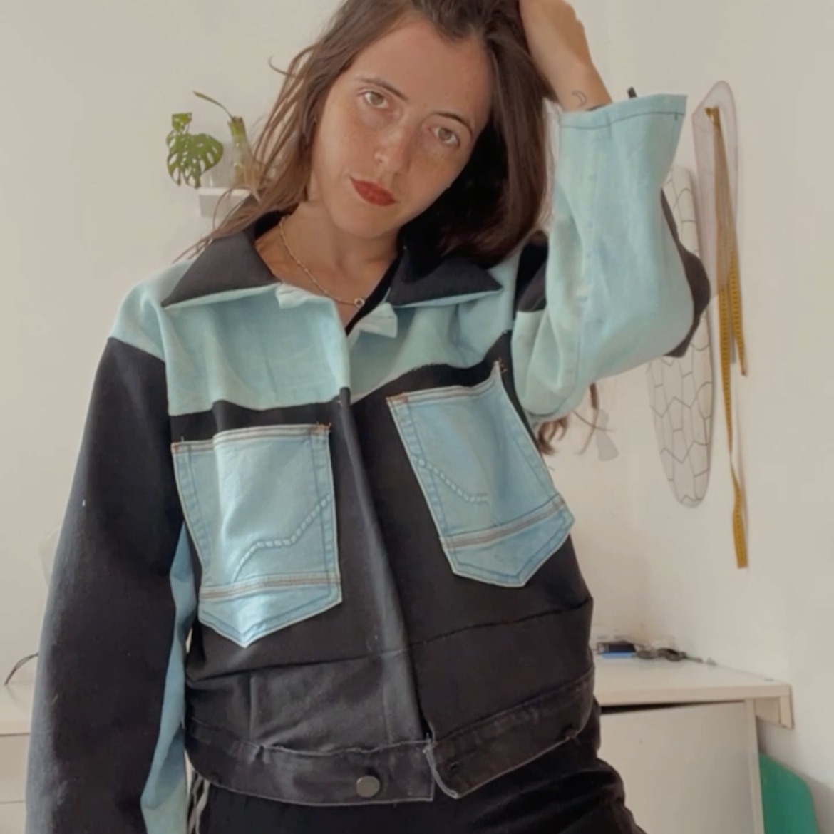 ג׳קט טלאים שנתפר משני ג׳ינסים וינטאג׳