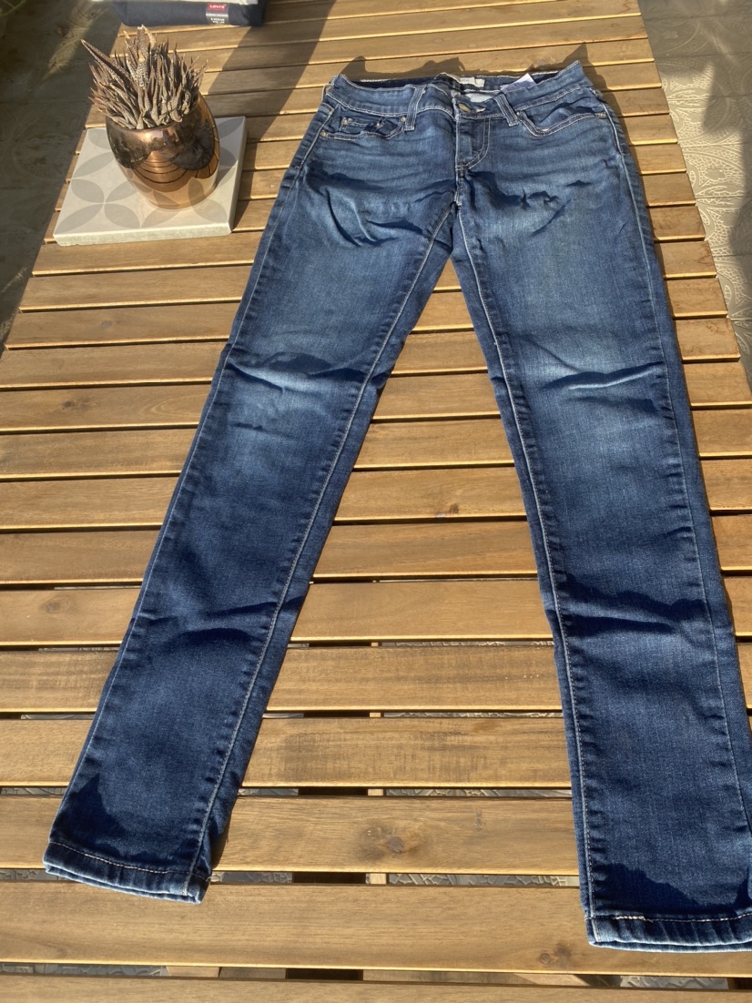 ג׳ינס Levi’s סטרצ׳י M נלבש, במצב טוב