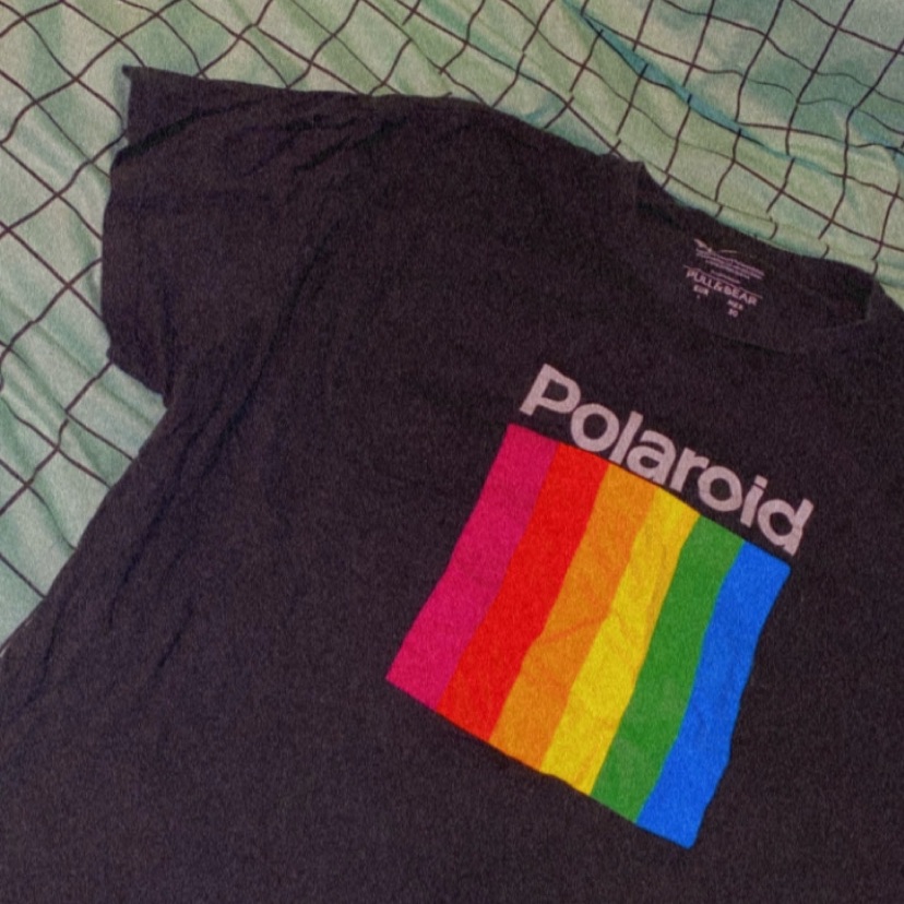 חולצת Polaroid שחורה וצבעונית, מידה L🌈