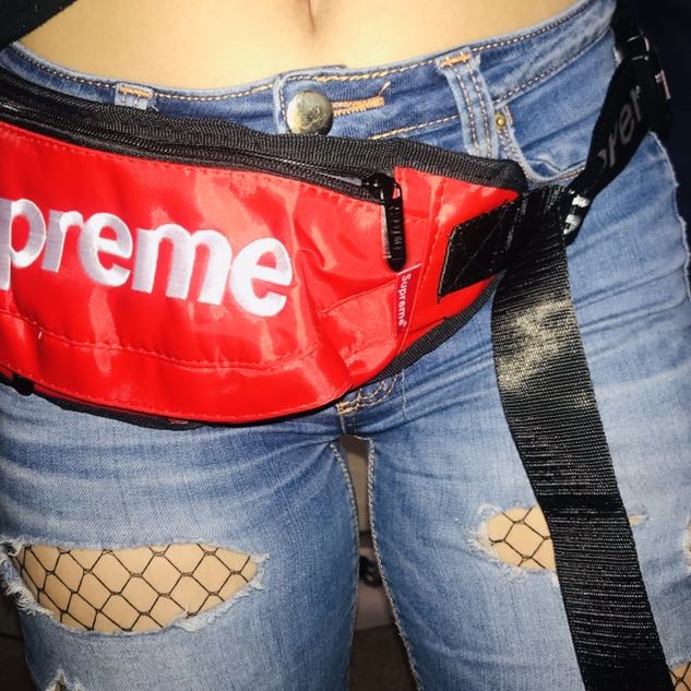 פאוץ׳ של supreme