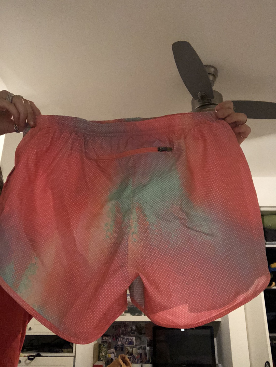 מכנס ריצה צבעוני של נייק