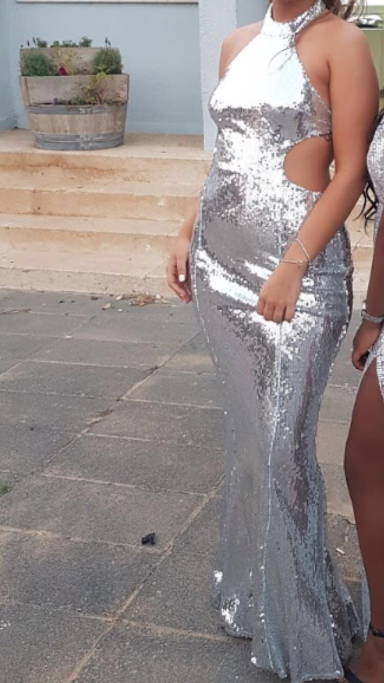 שמלה מחטבת השכרה/מכירה