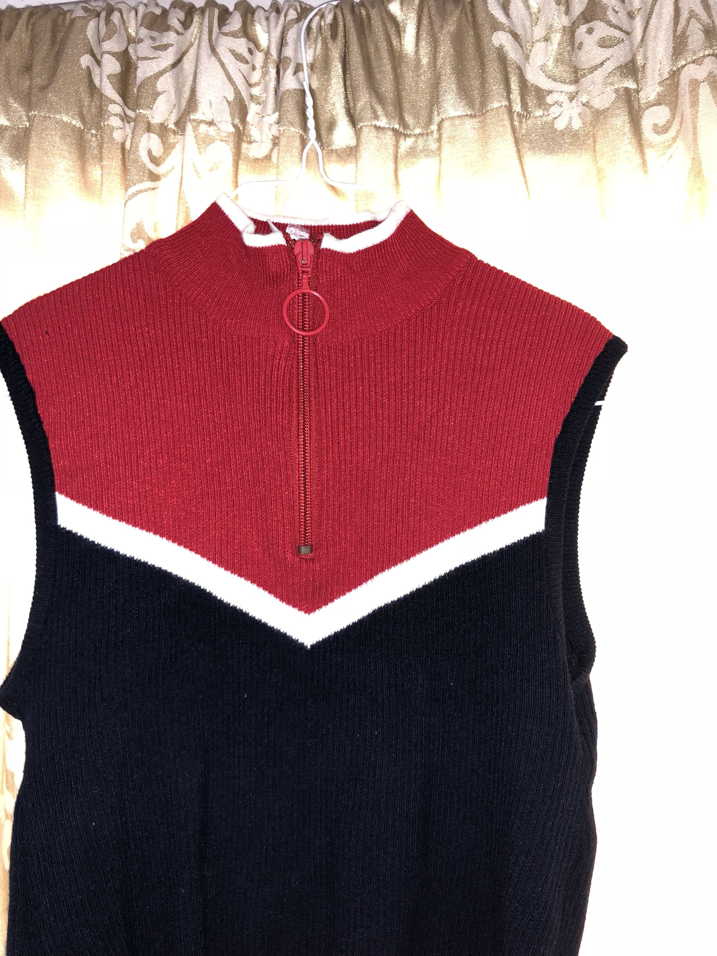 Urban outfitters גופיית בטן 