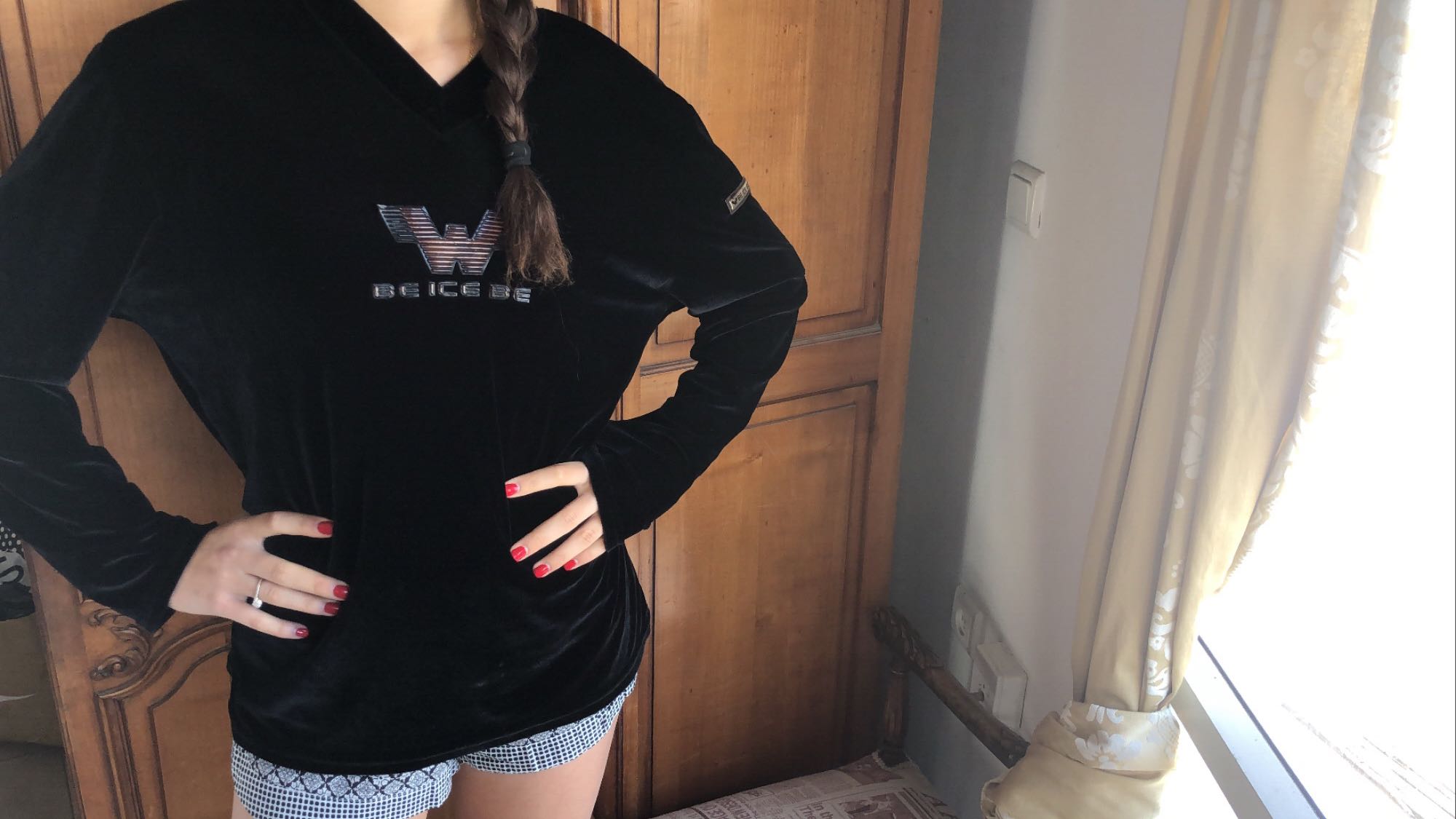 סווטשירט שחור 