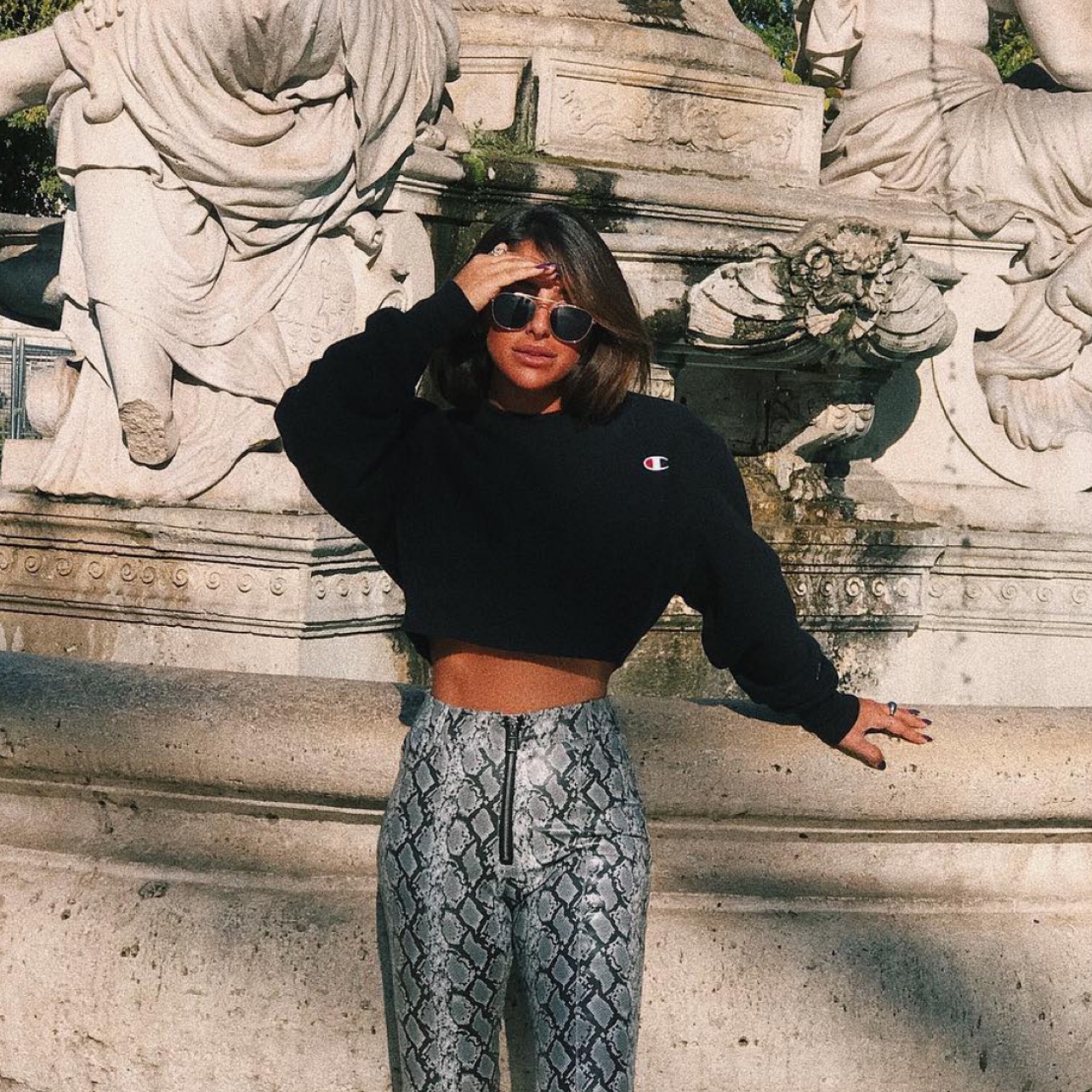 סווצארט צ׳אמפיון 
מכנסיי עור נחש 