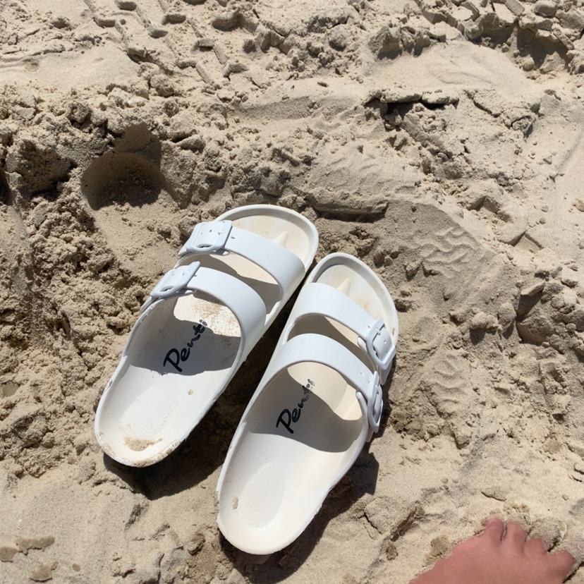 כפכפים לבנים