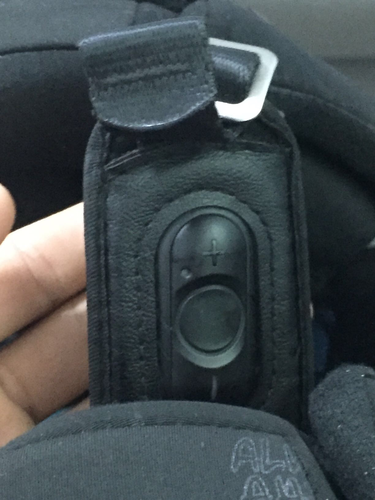 קסדה LS2 עם משקף שחור עם אוזניה האוזניה מהדגם 2018 חדשה אין מתקן אוזניה האוזנייה באה בתוך הקסדה לקצינים בלבד 