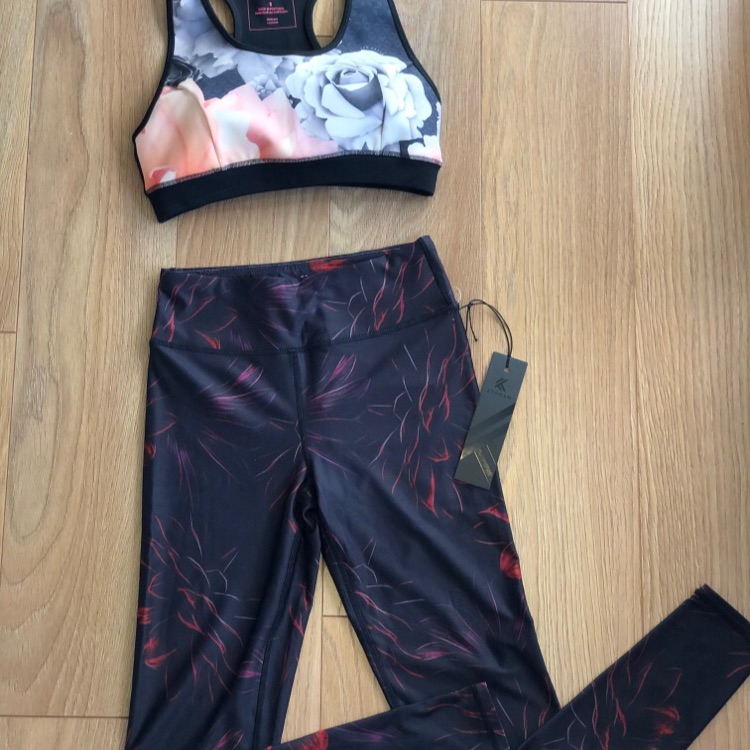 טייץ ספורט של החברה הקנדית KYODAN