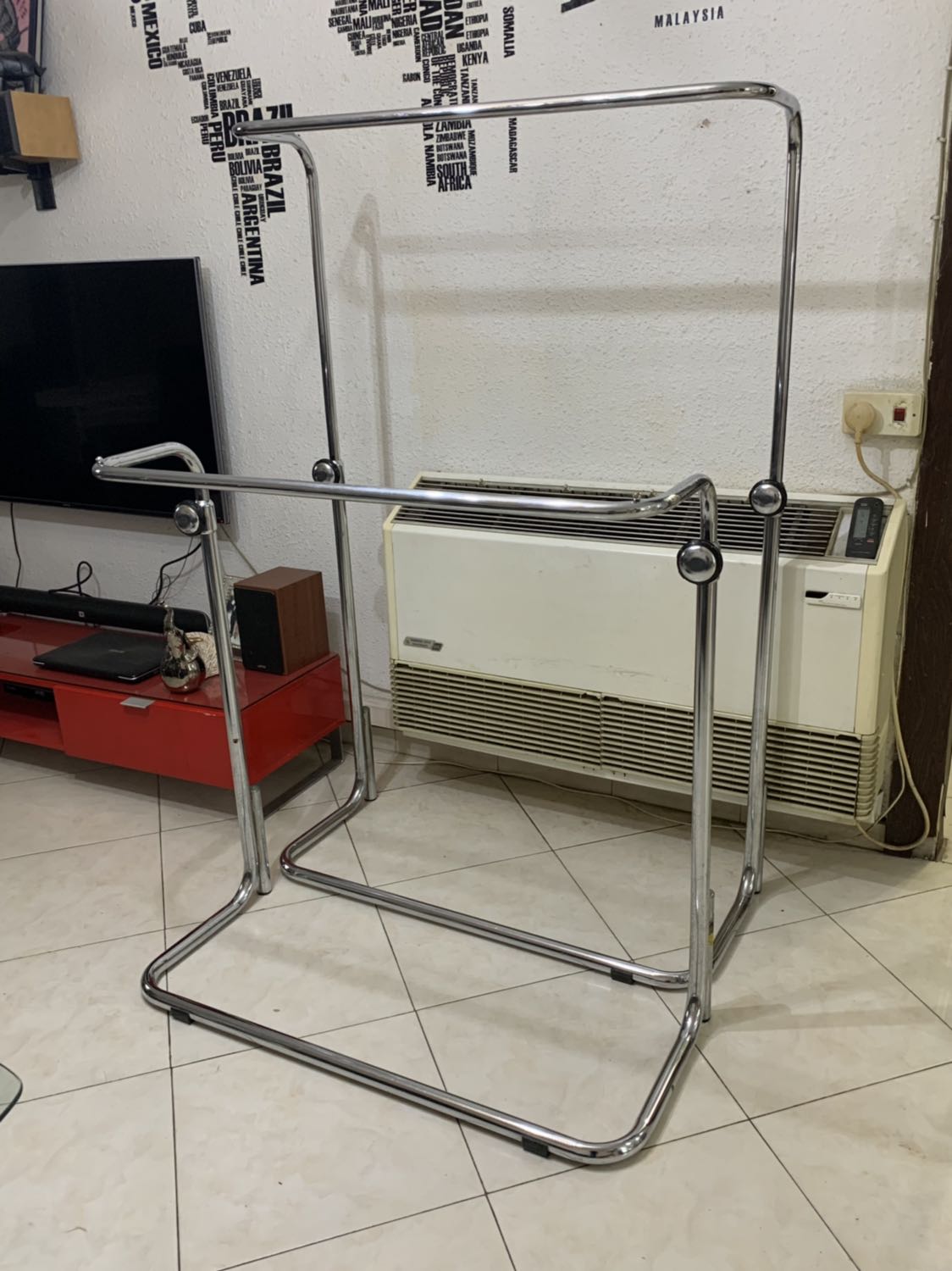 סטנדים חדשים לבגדים /לחנויות