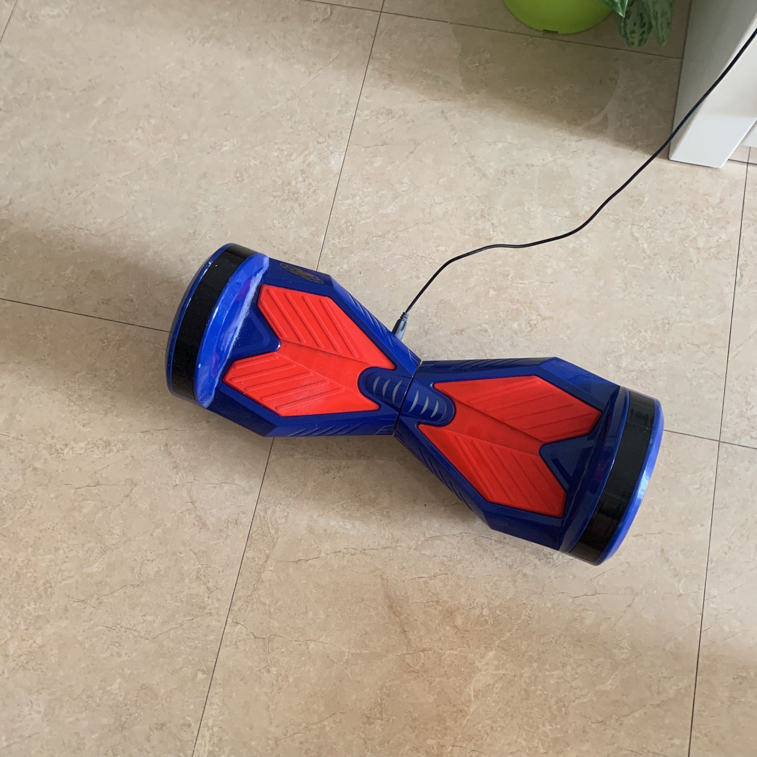 הוברבורד כמו חדש למחירה 300 שקל