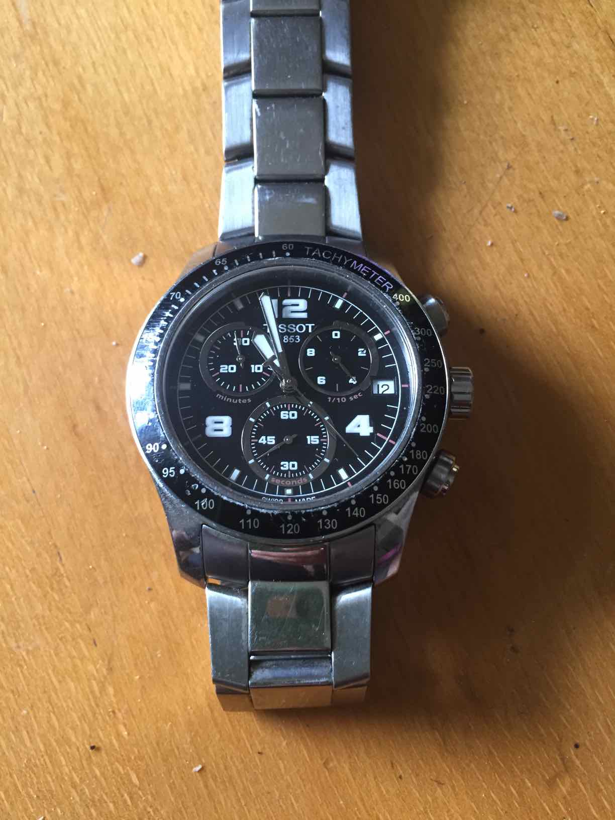 שָׁעוֹן יָד טיסו v8 עולה בחנות חמש אלף בערך ורוצה רק