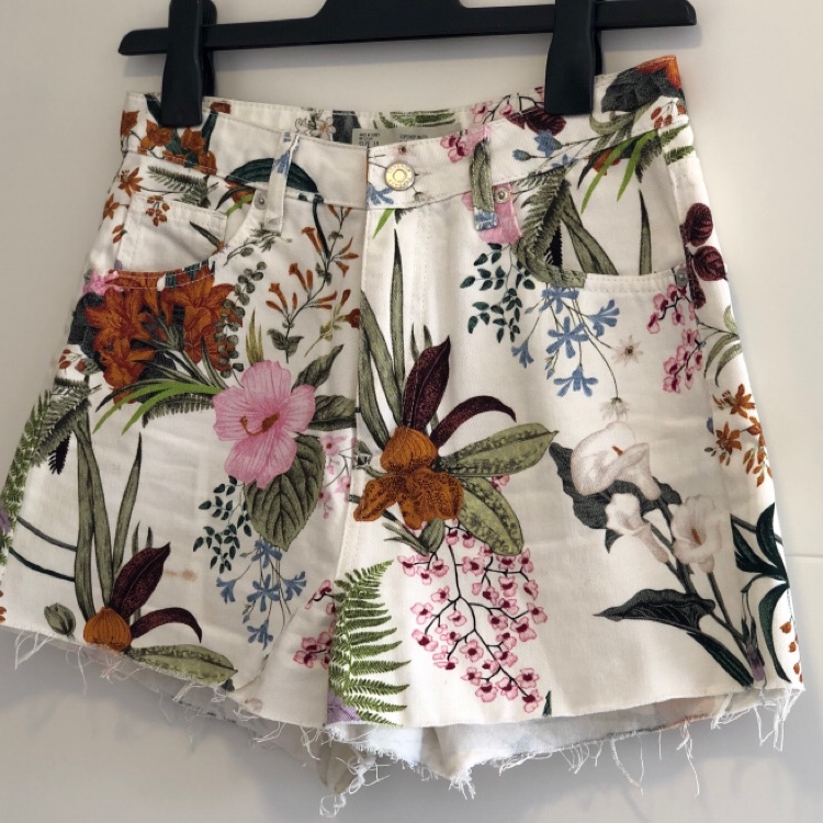 ג׳ינס קצר TOPSHOP