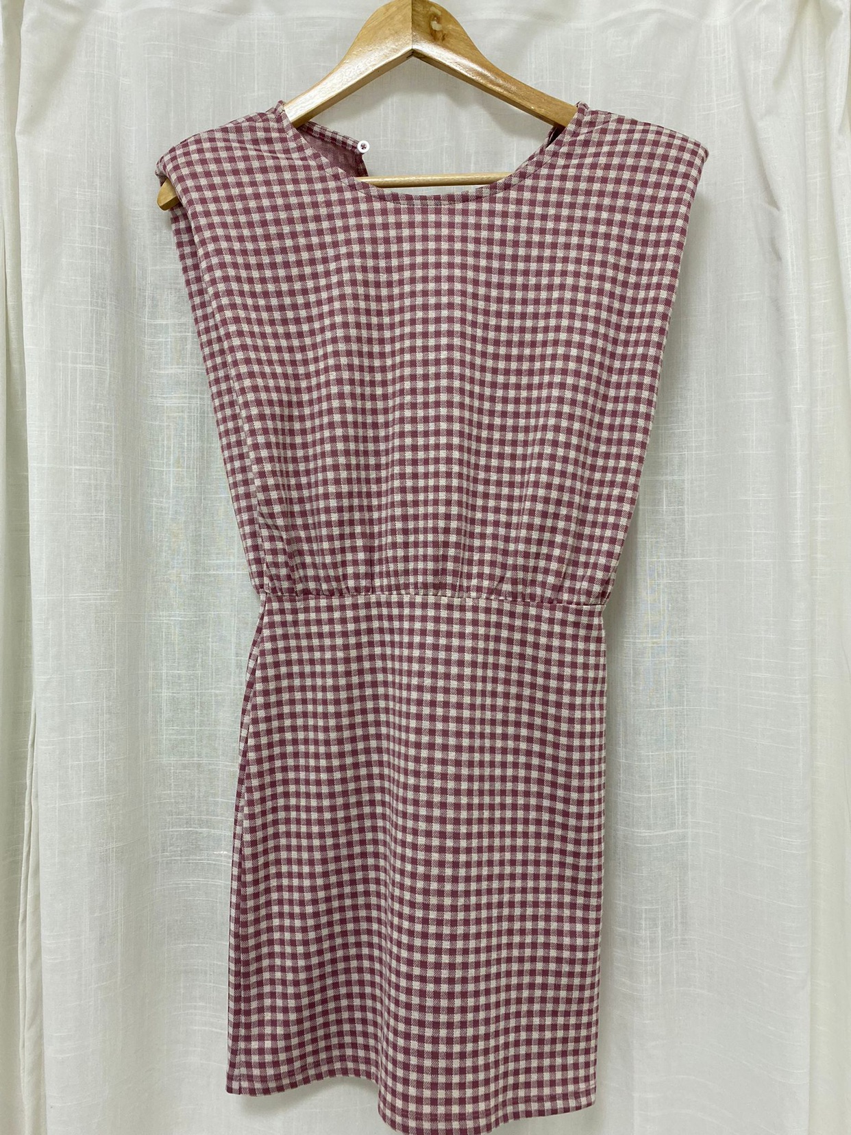 שמלת מיני משובצת עם כריות בכתפיים מידה S