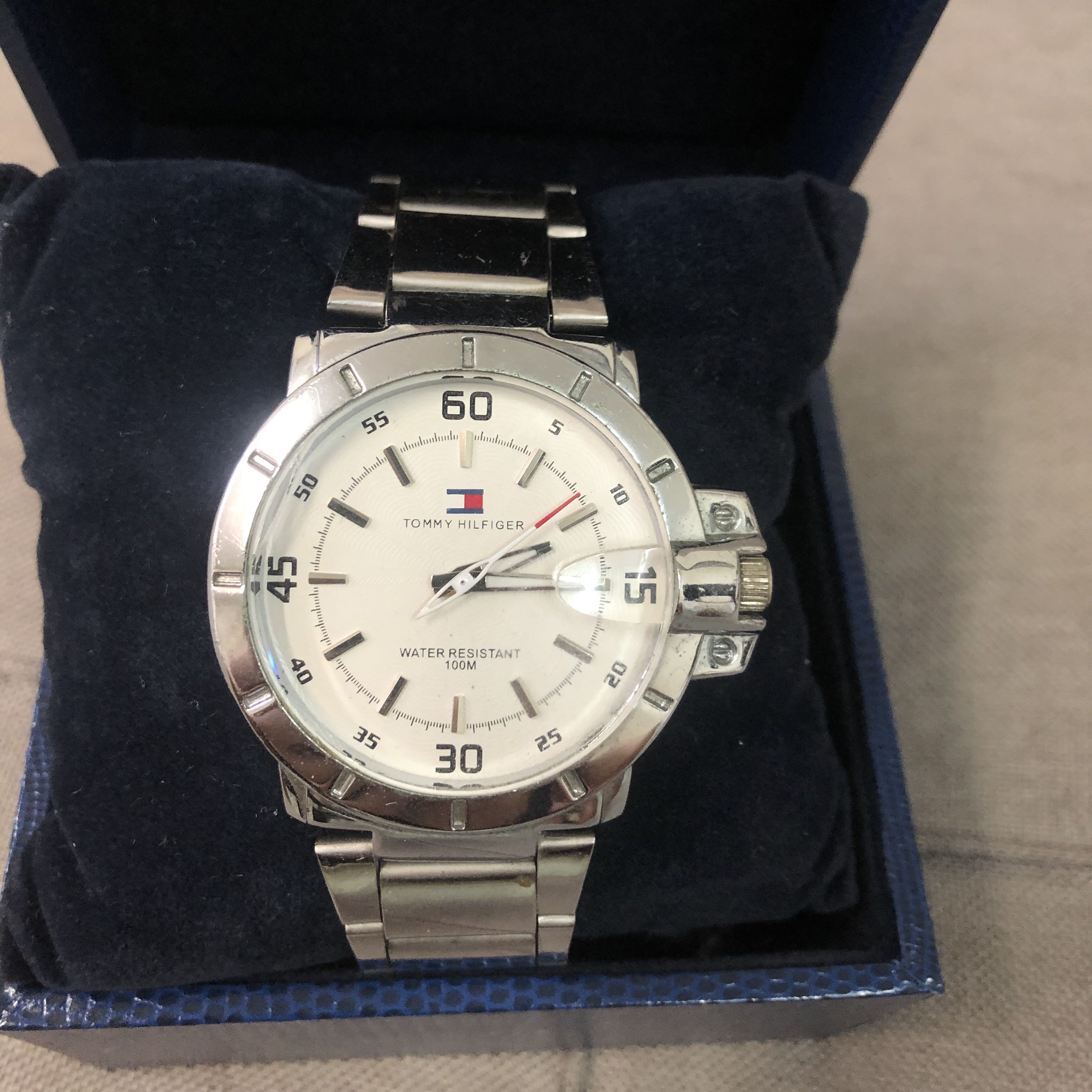 שעון של טומי tommy 