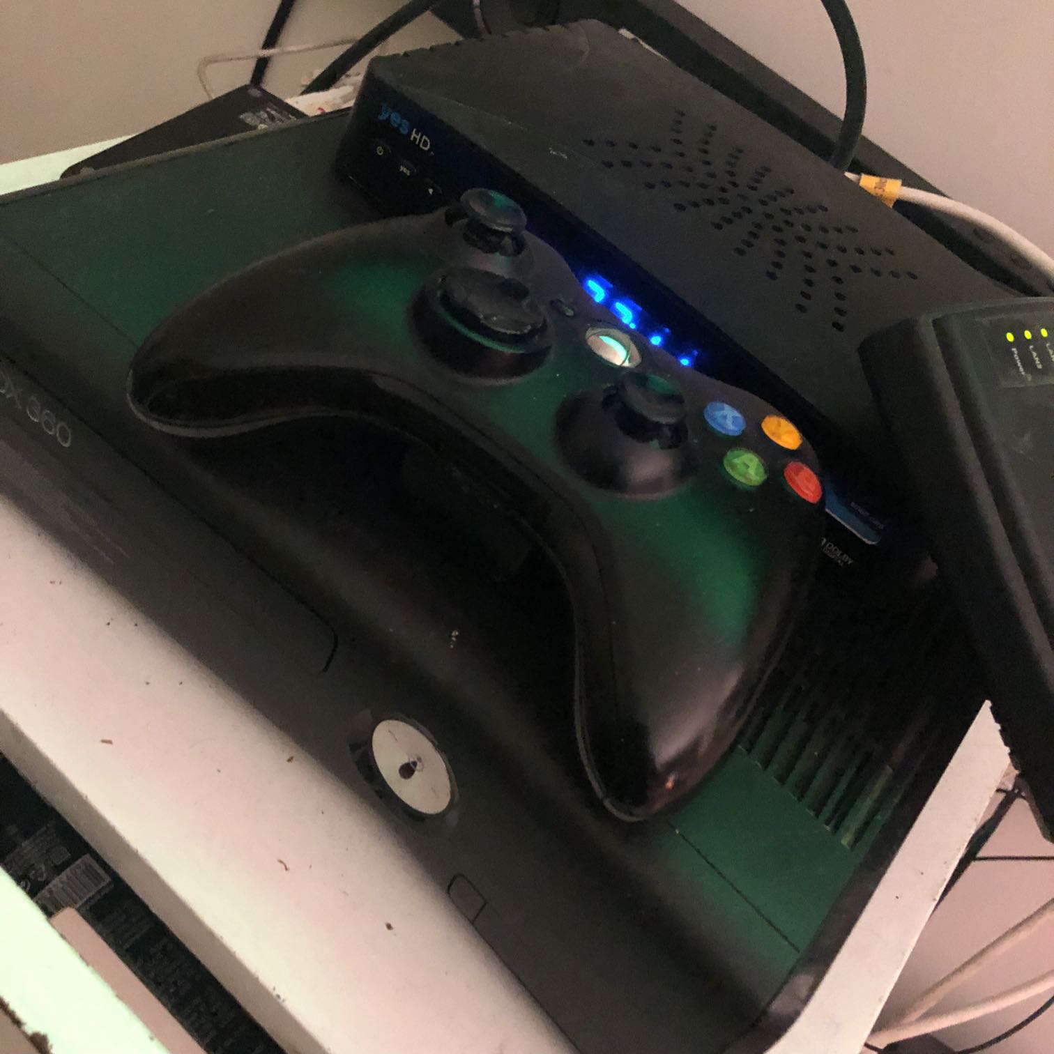 XBOX 360s
מעל 10 משחקים 
פיפא 18/16/15 ועוד
GTA v 
מרוצי מכוניות ומונדיאל ועוד