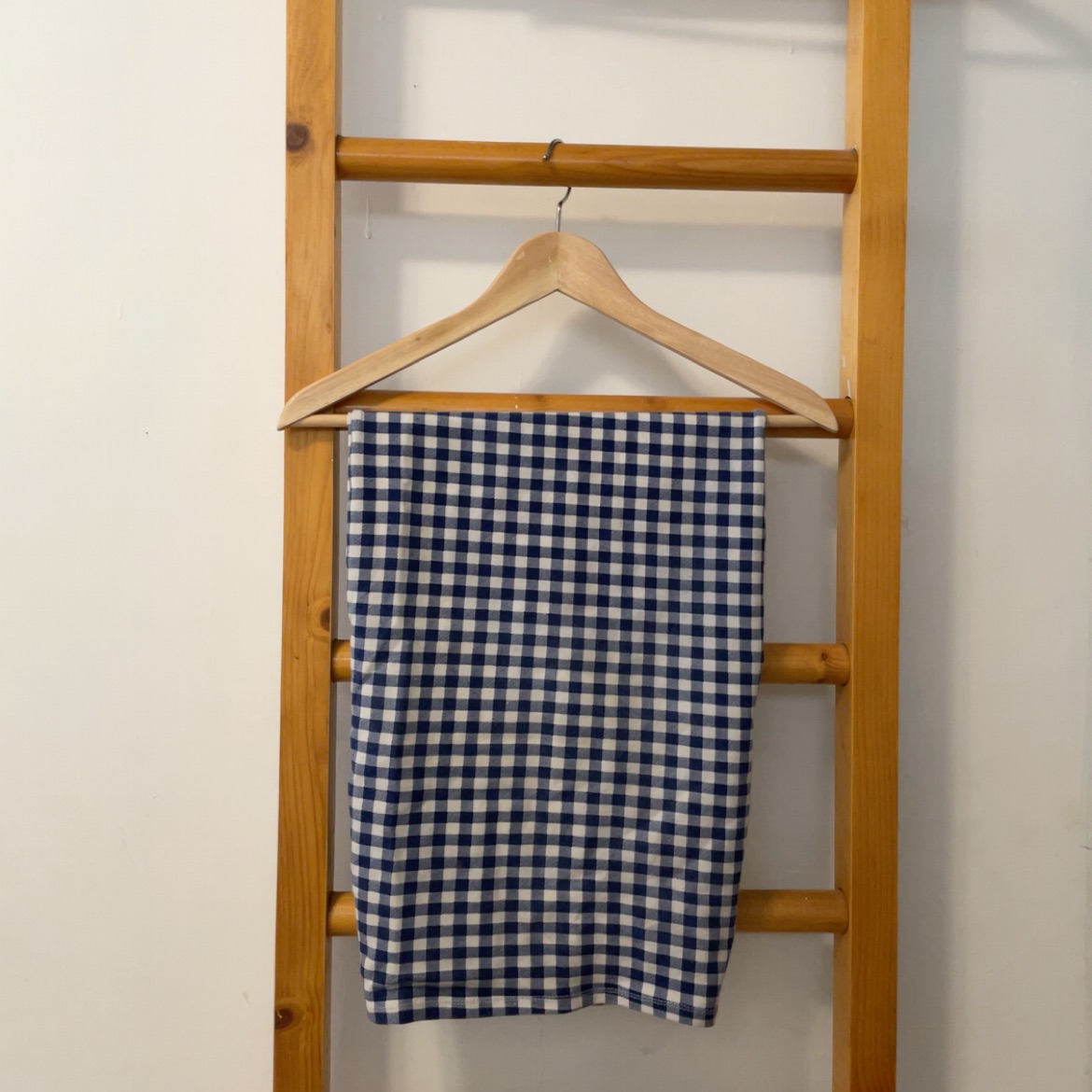 חצאית מיני צמודה 