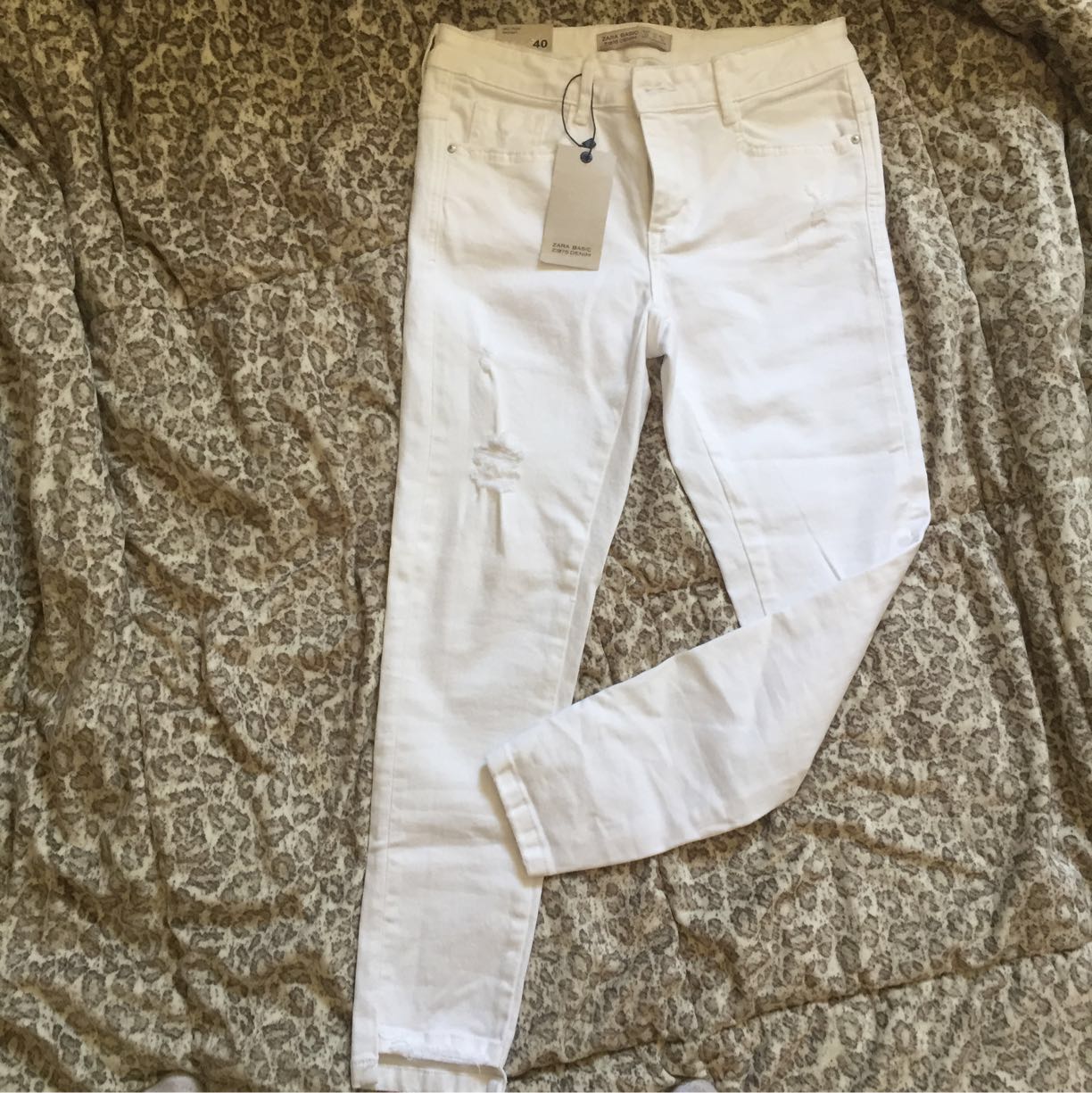 מכנס מהמם נקנה מזארה חדש חדש עדיין עם הטיקט ! 