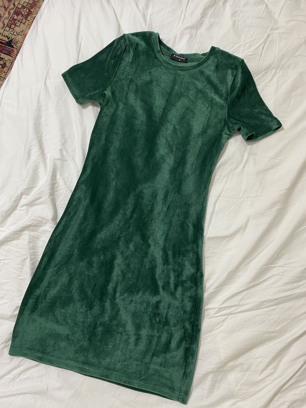 שמלת מידי קטיפתית S-M