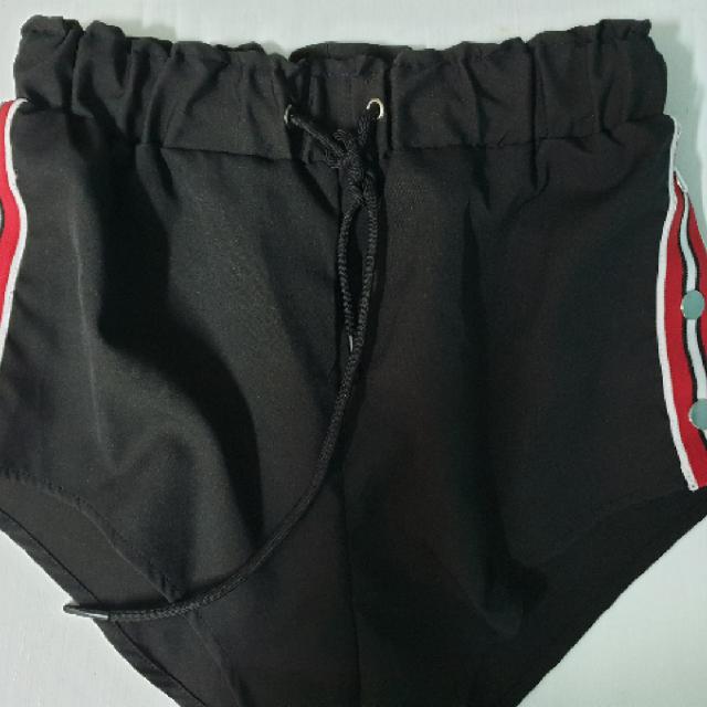 מכנסיים קצרות שחורות של Zaful