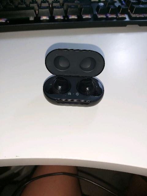 אוזניות גלקסי באדס בצבע שחור