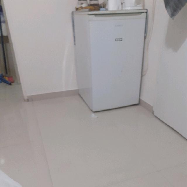 מיני מקרר במצב מצויין